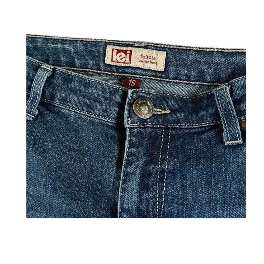 l.e.i. Low rise boot flare leg distressed embroidered denim jeans. Size … - Picture 3 of 3